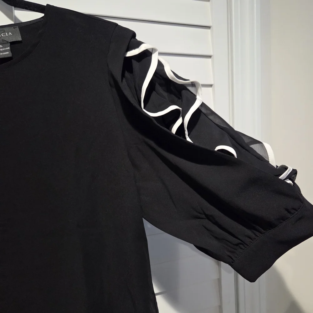 Gracia Black Top with White Accents - Picture 3 of 4